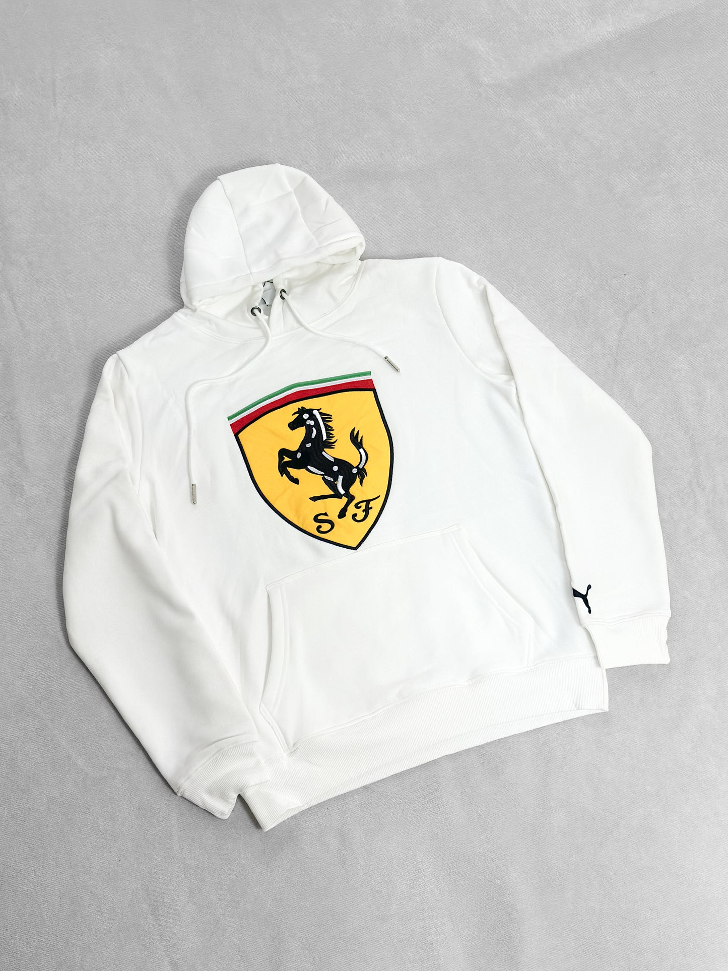 FERRARI BLANCO LOGO CENTRO