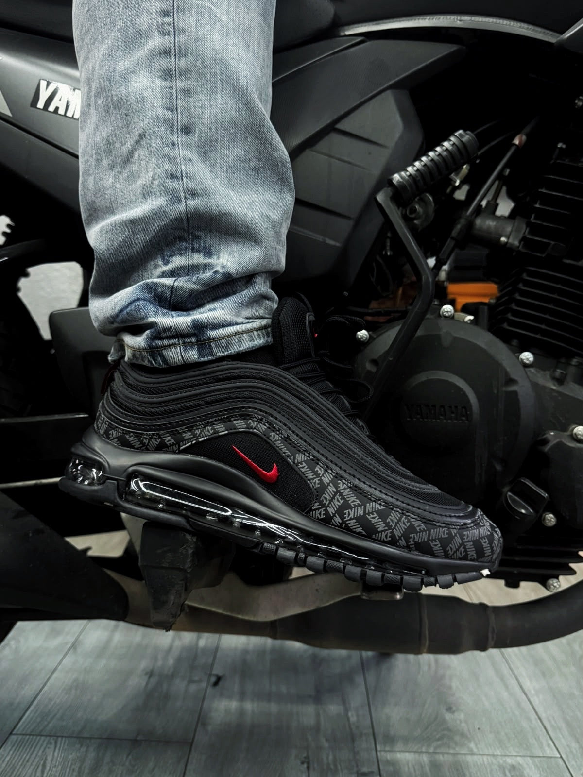 NIKE AIR MAX DN MONOGRAMA