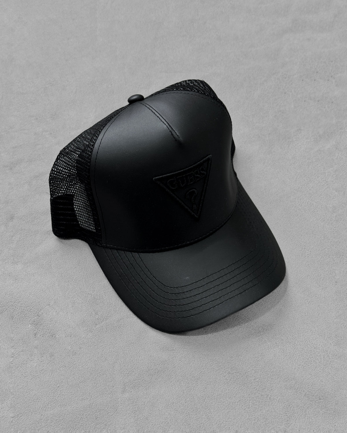 GUESS NEGRA TRUCKER