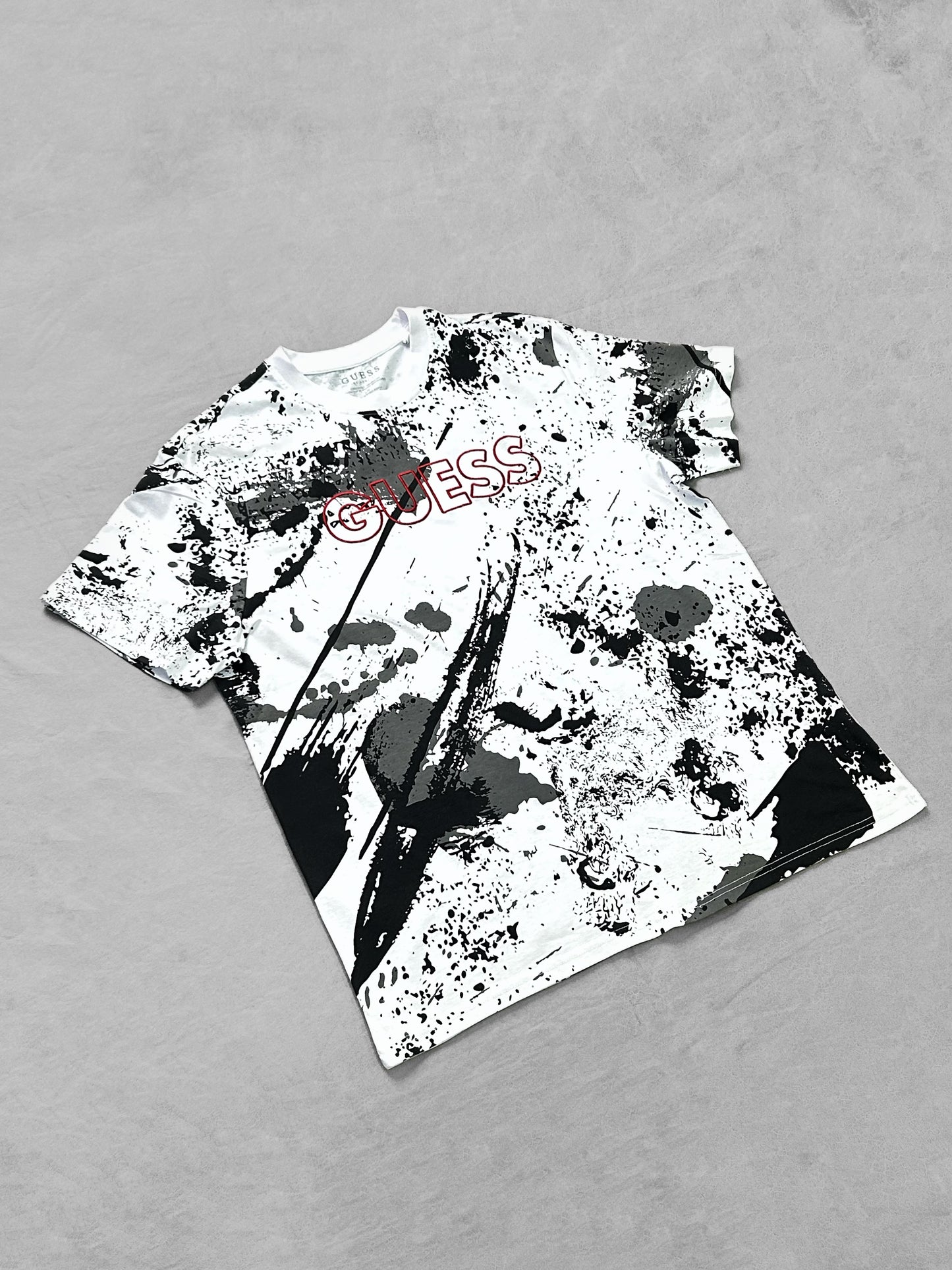 GUESS PINTURA