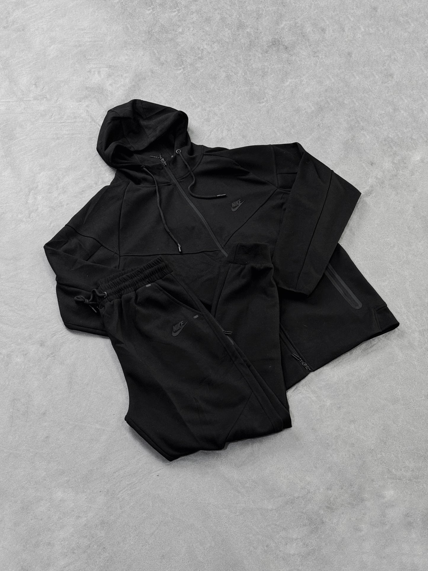 NIKE TECH NEGRO PT3