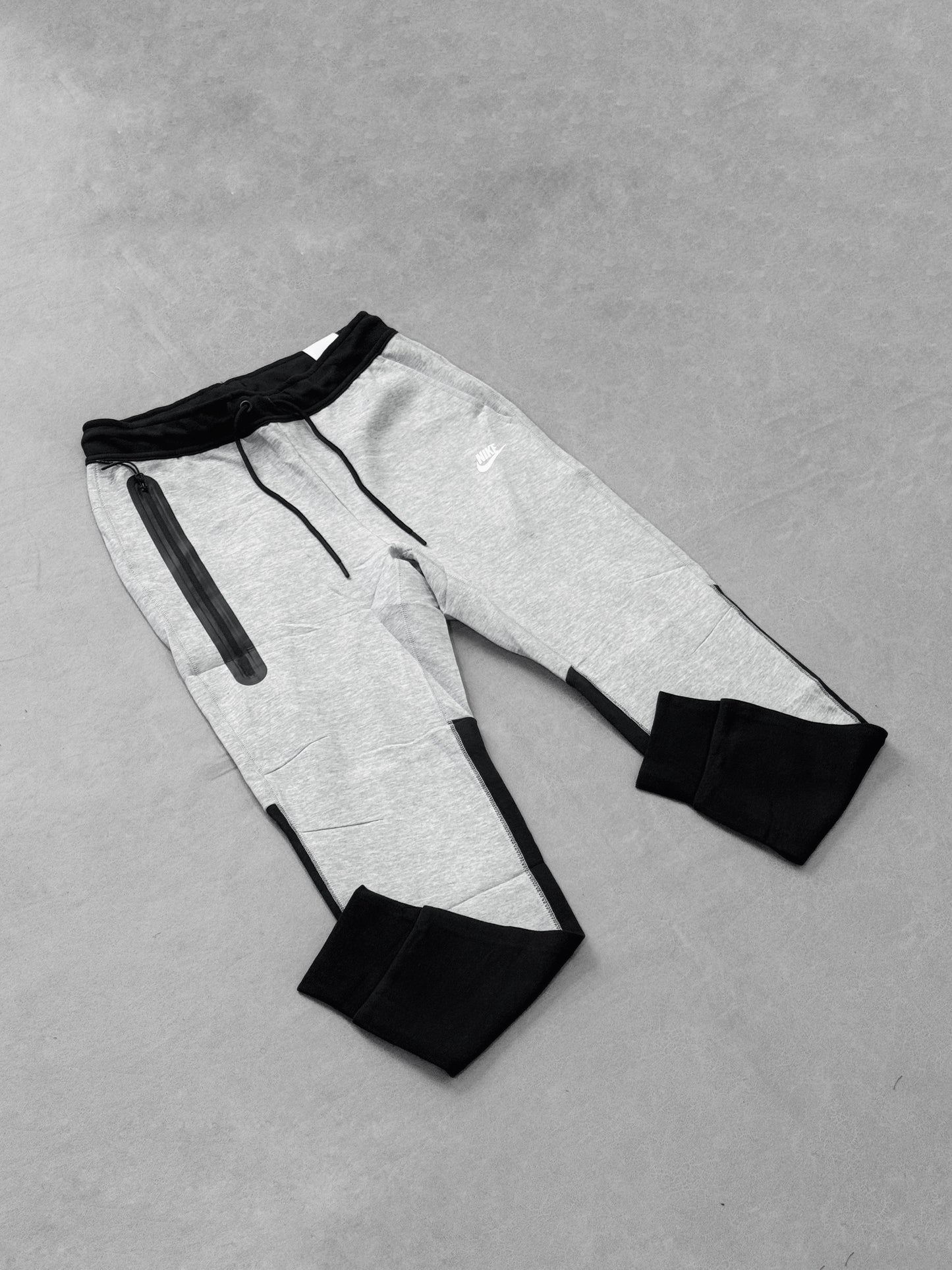 NIKE TECH 3 NEGRO/GRIS