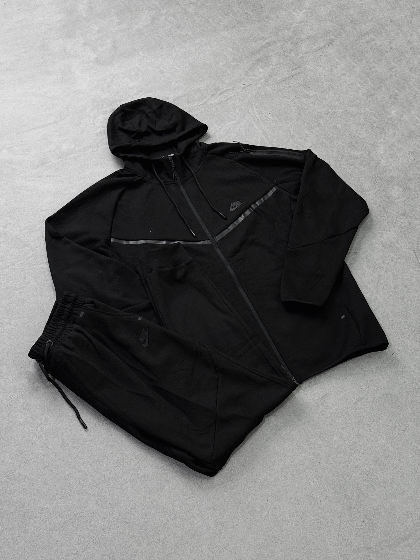 NIKE TECH NEGRO PT1