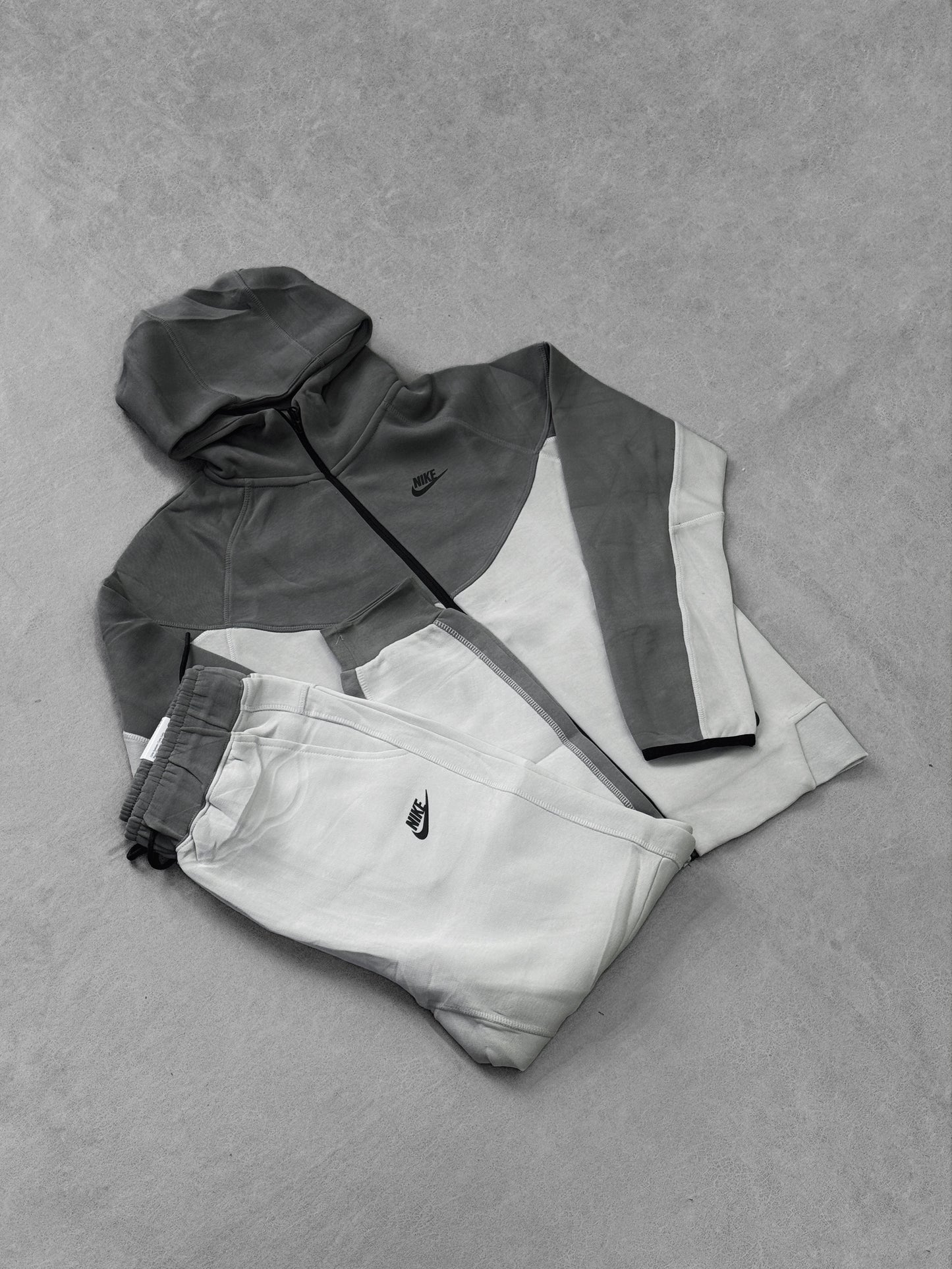 NIKE TECH GRISES PT3