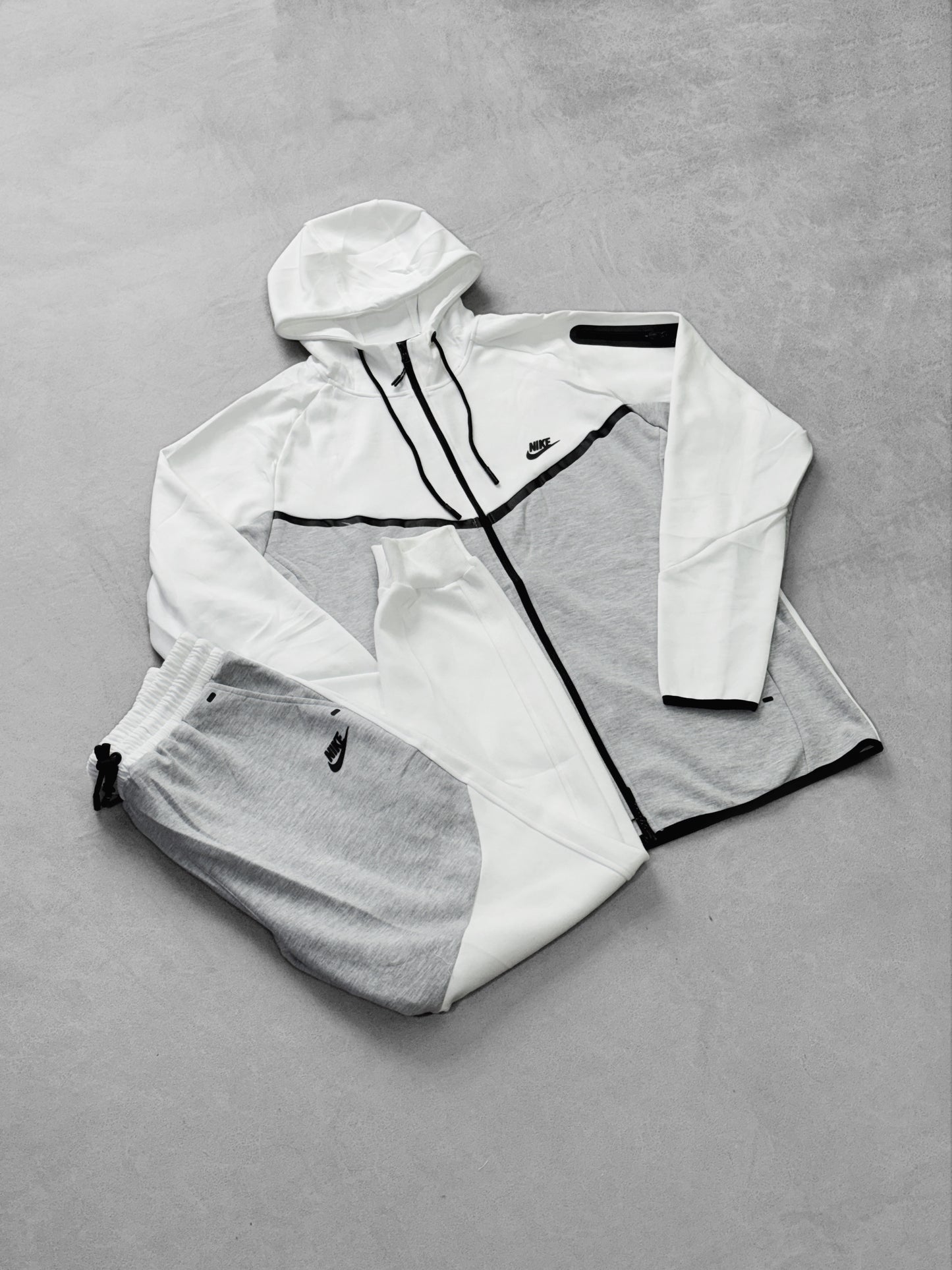 NIKE TECH BLANCO GRIS PT1