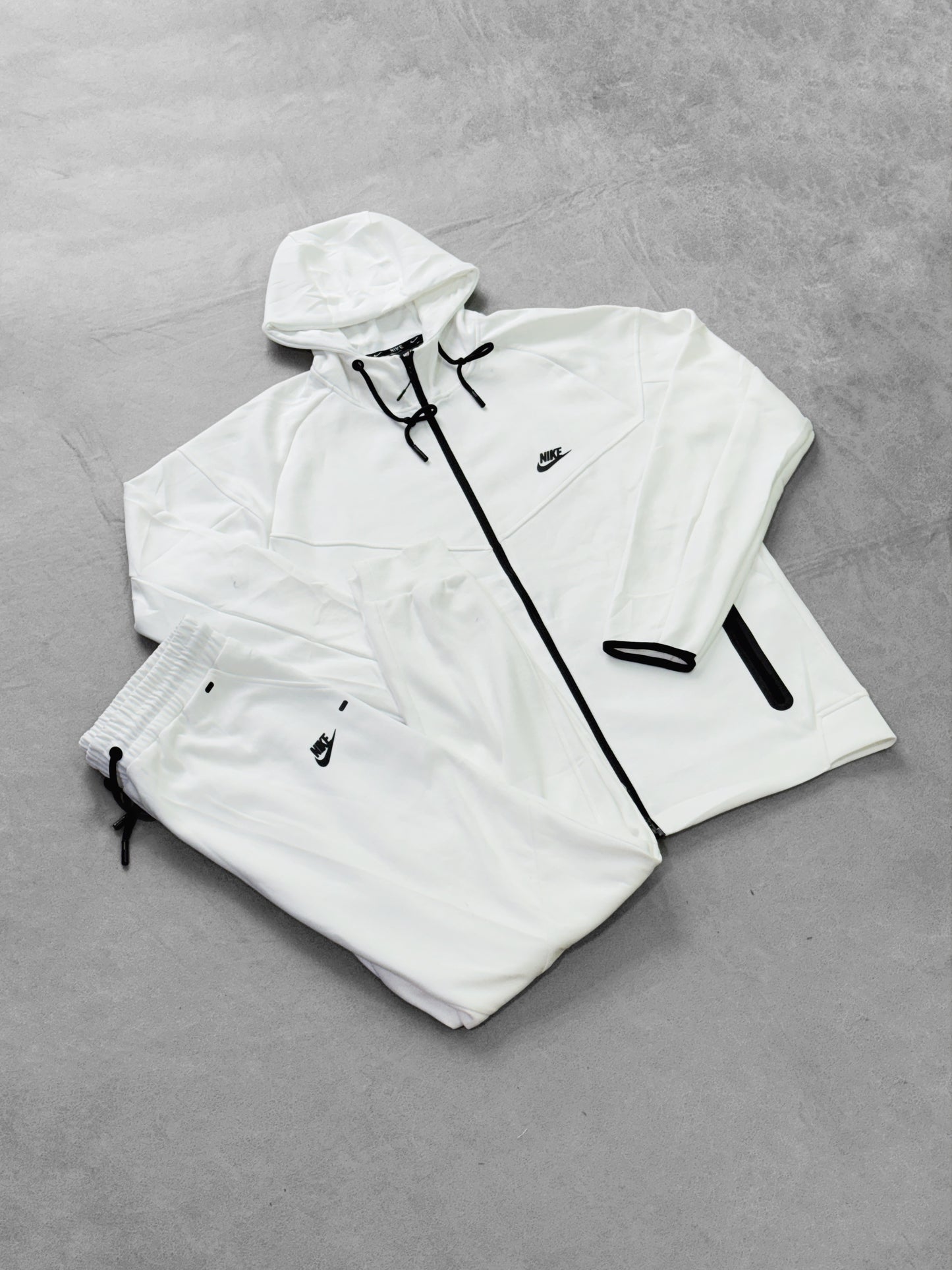 NIKE TECH BLANCO