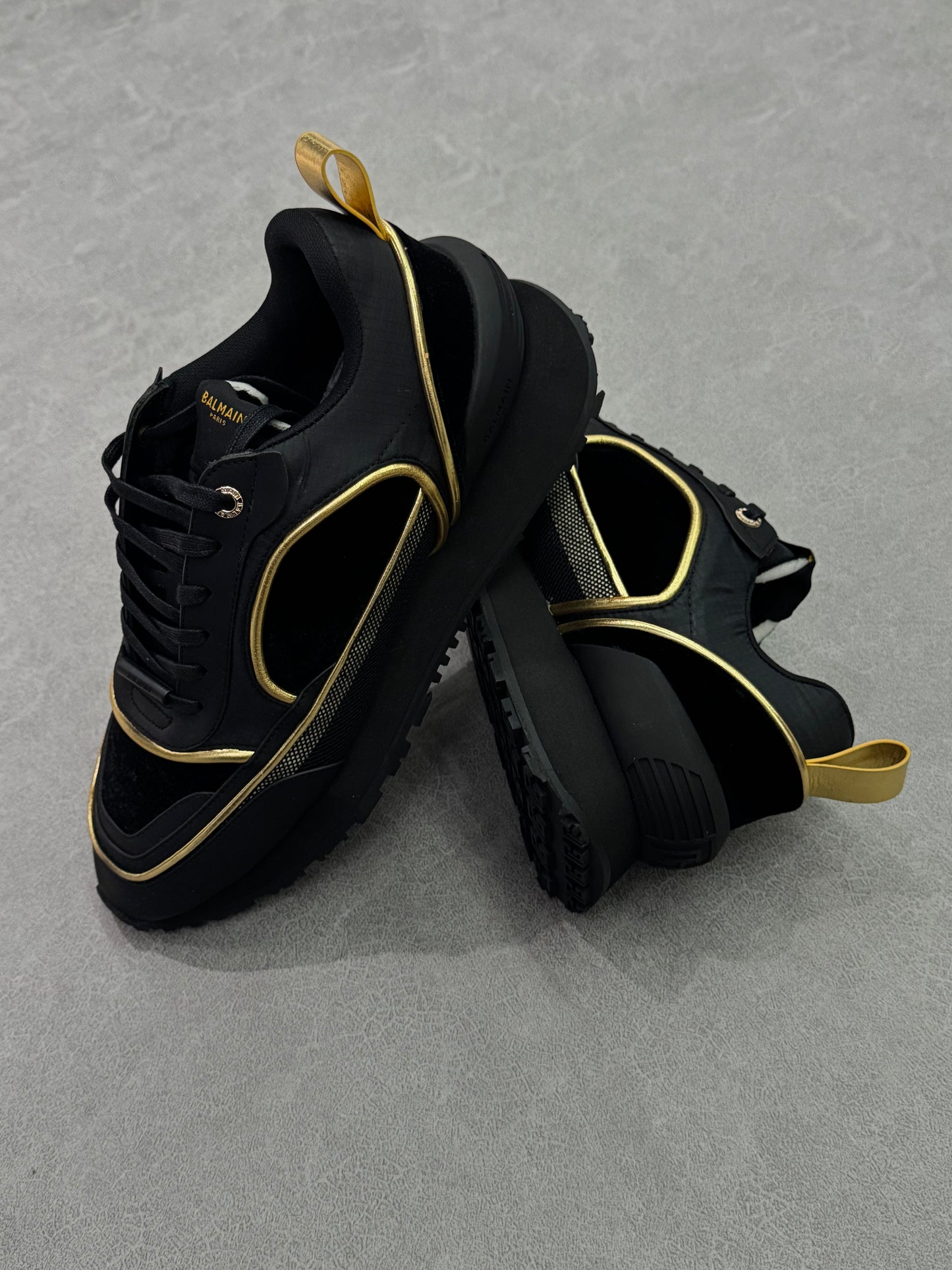 BALMAIN NEGRO DORADO