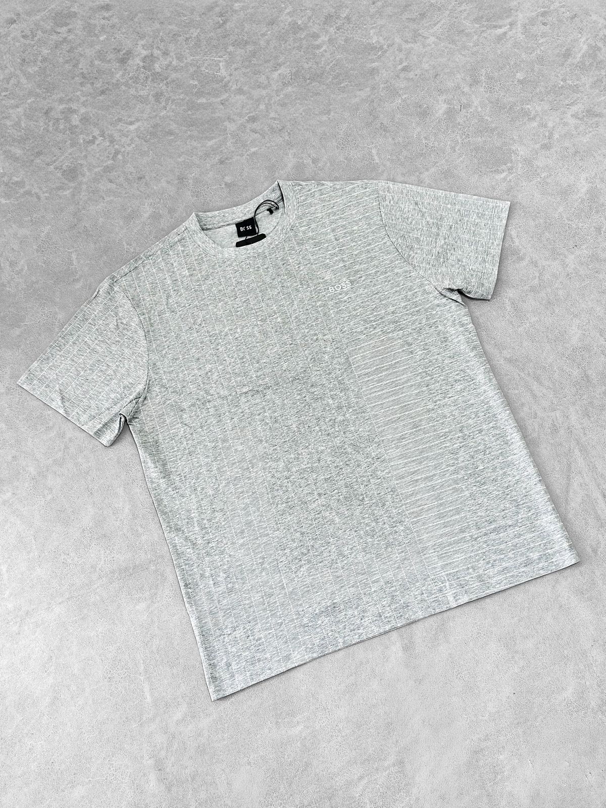 BOSS GRIS LINEAS