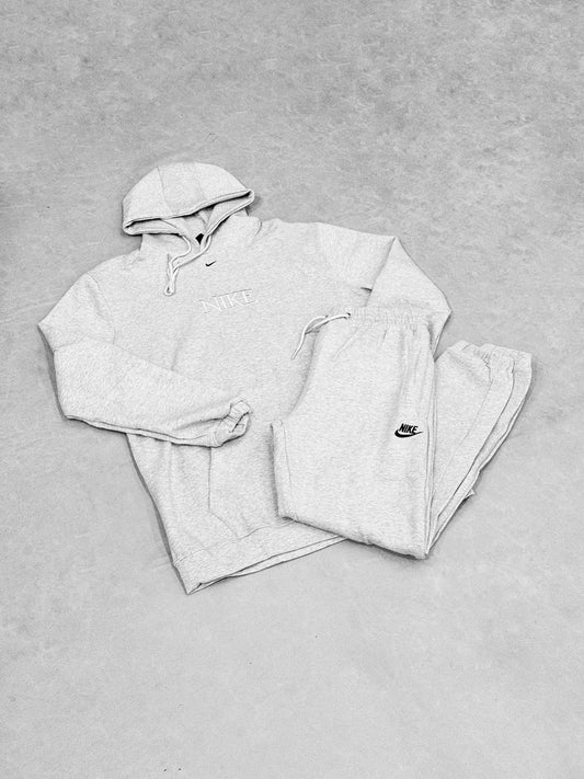 NIKE 2 GRIS SPORTWEAR