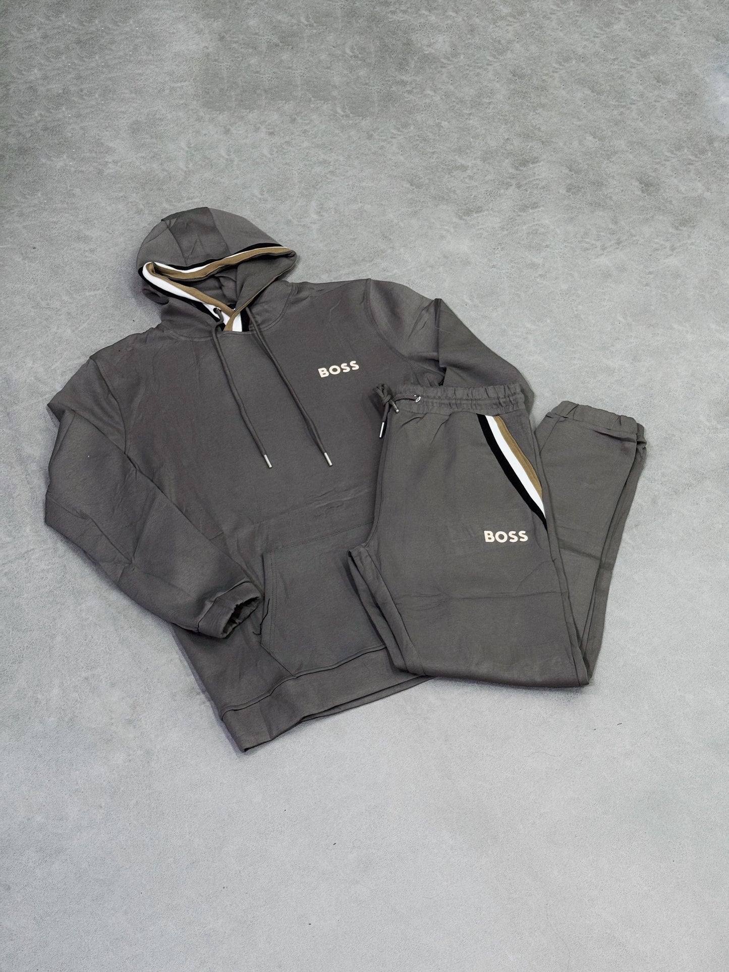 HUGO BOSS GRIS BANDERAS