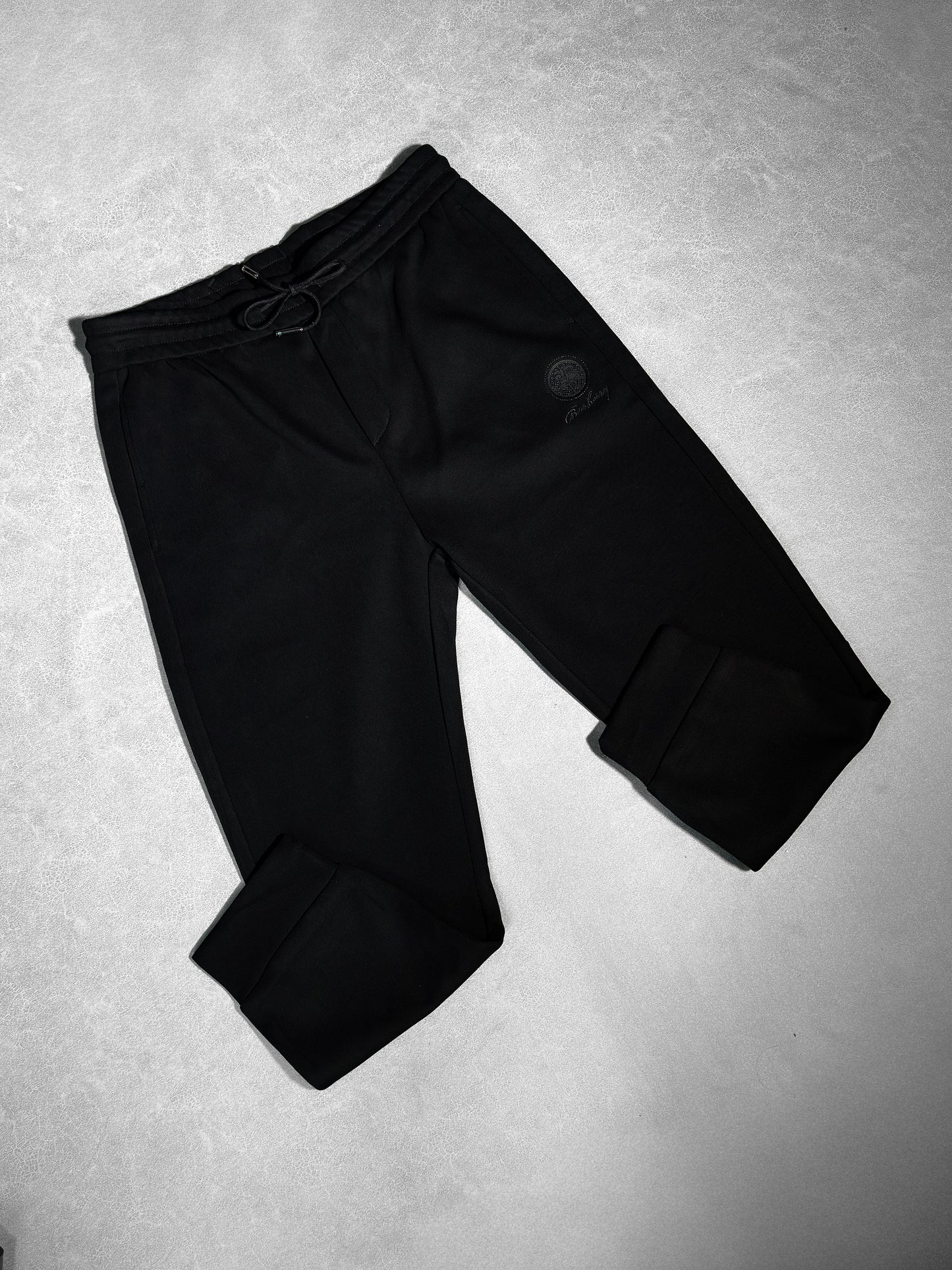 BURBERRY NEGRA BORDADA