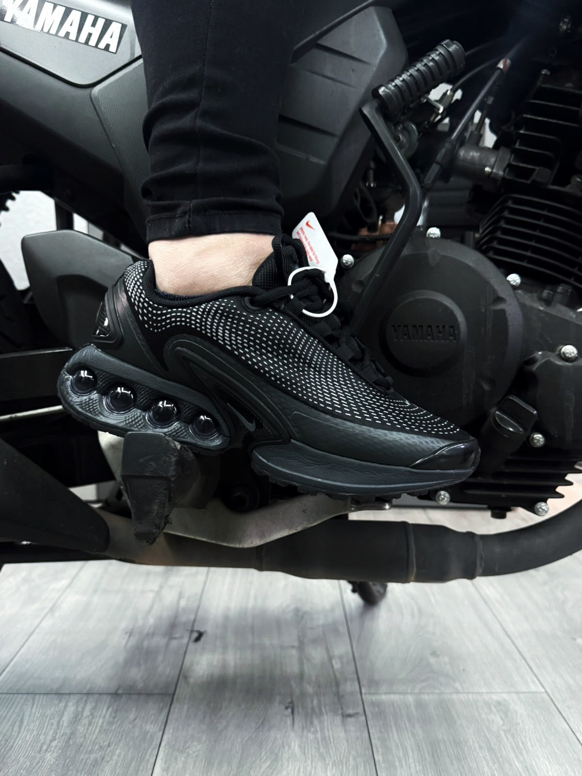 NIKE AIR MAX DN NEGROS