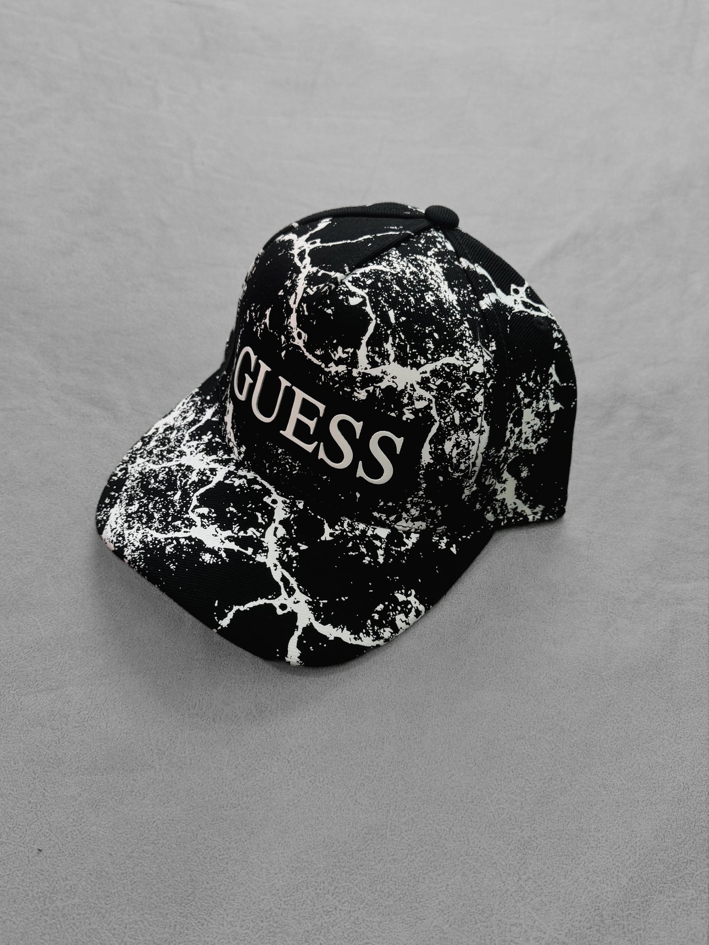 GUESS NEGRA