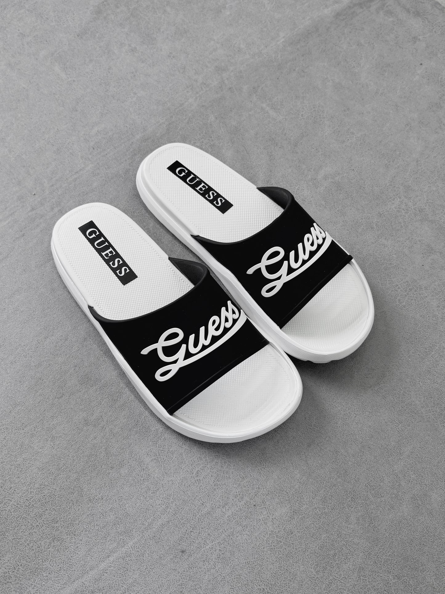 GUESS (ORIGINAL) B&W