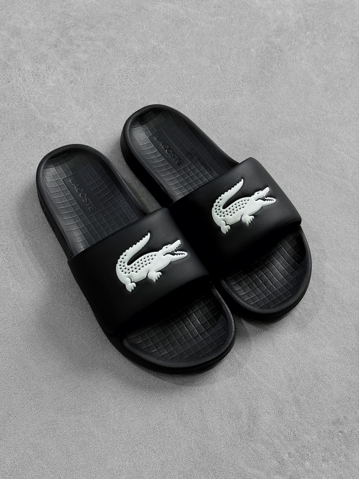 LACOSTE NEGRA CLÁSICA