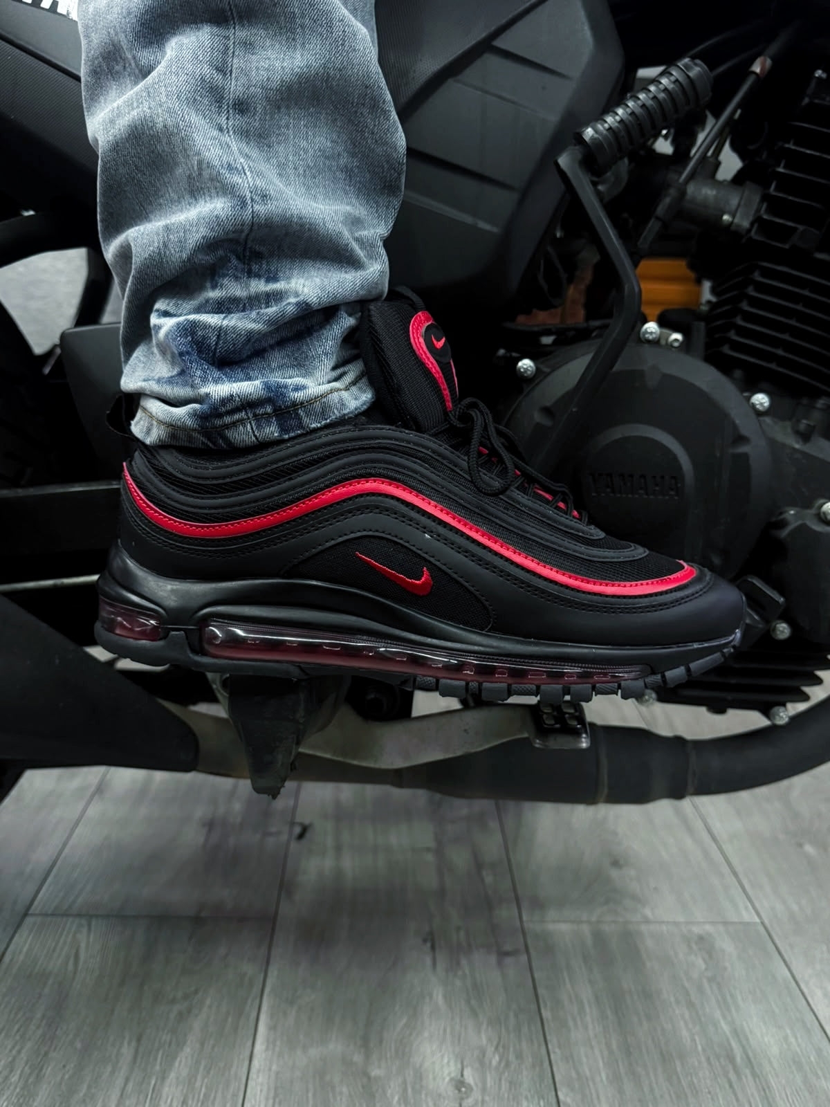 NIKE AIR MAX DN ROJO