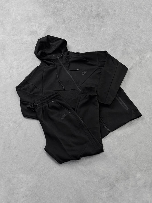 NIKE TECH NEGRO PT3