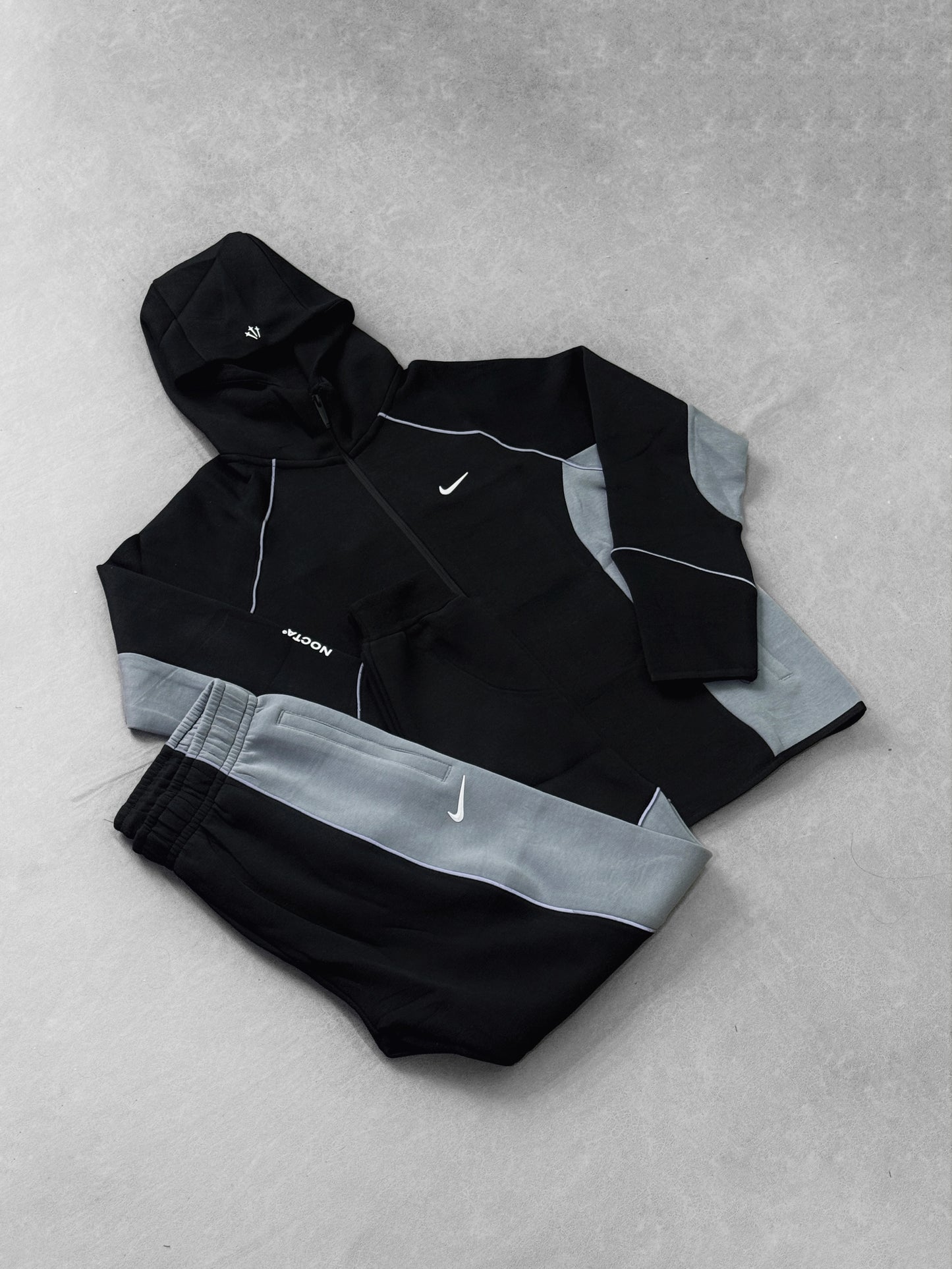 NIKE NOCTA NEGRO/GRIS