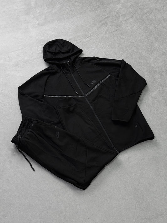 NIKE TECH NEGRO PT1