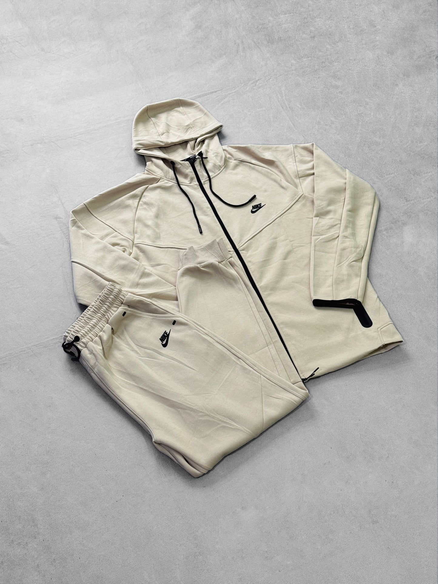NIKE TECH BEIGE