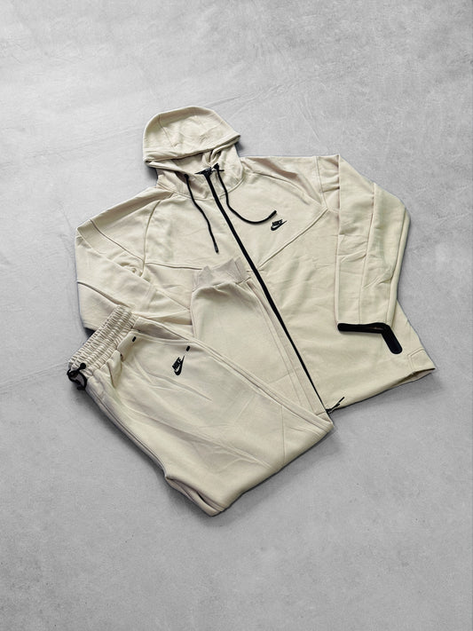 NIKE TECH BEIGE