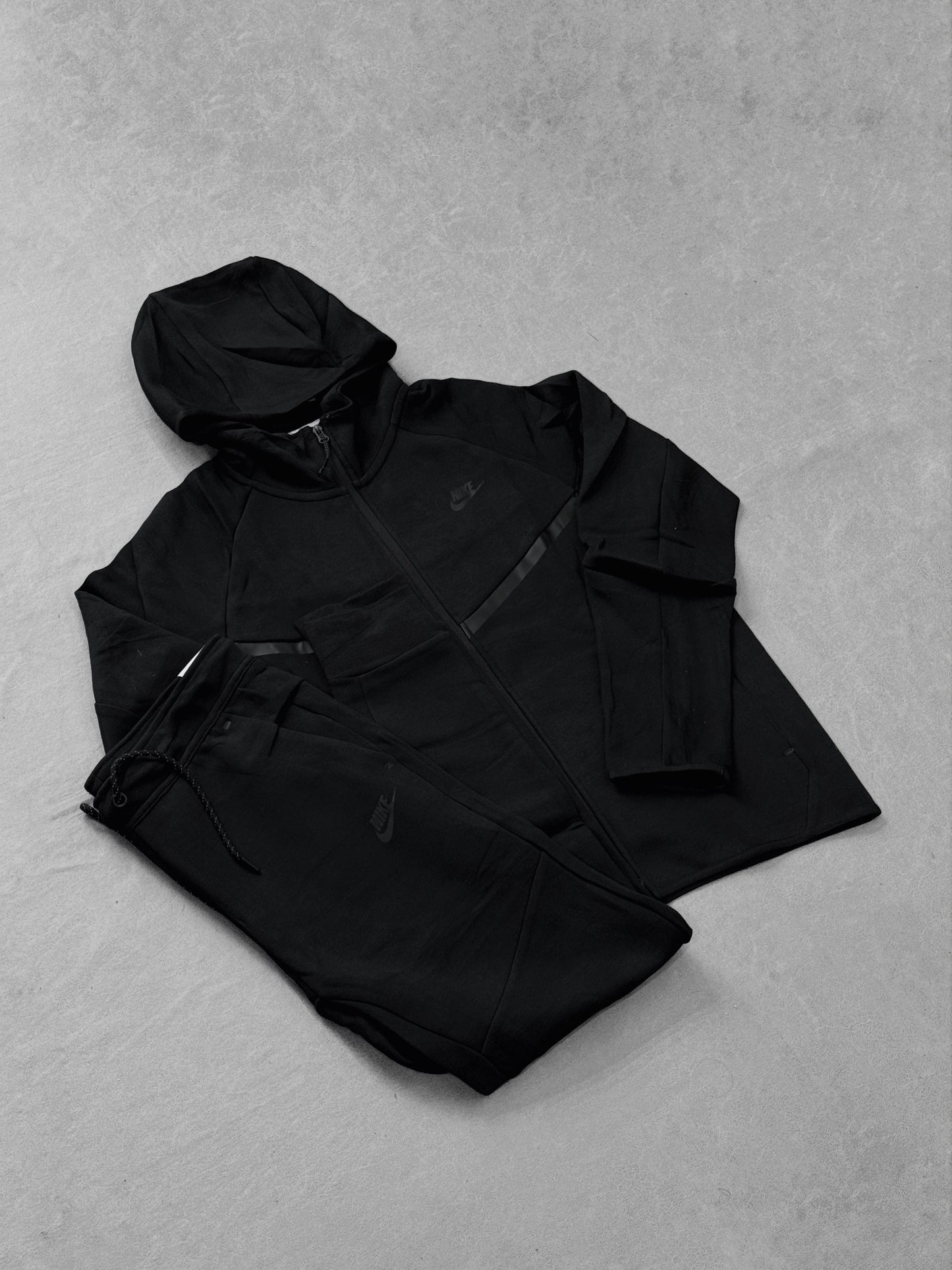 NIKE TECH NEGRO PT1 V2