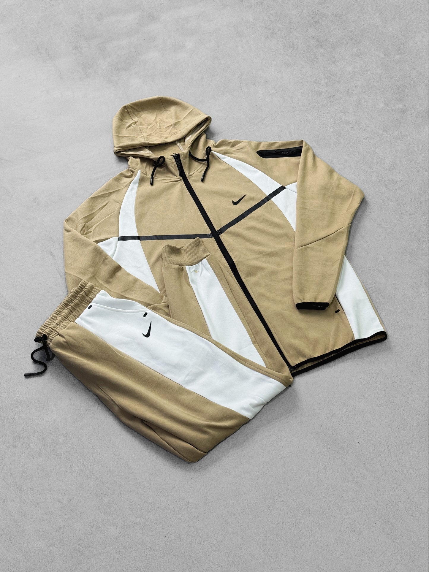 NIKE TECH CAFÉ BLANCO PT2