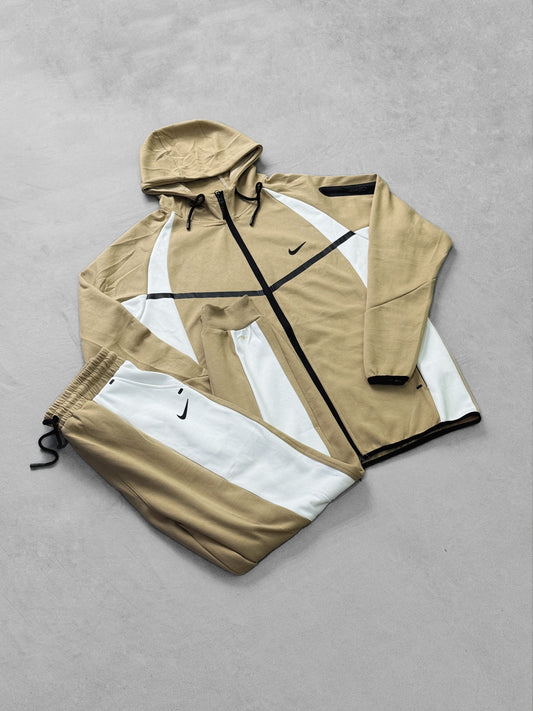 NIKE TECH CAFÉ BLANCO PT2