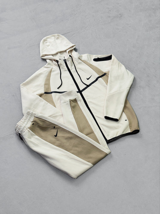NIKE TECH CAFÉ BEIGE PT2