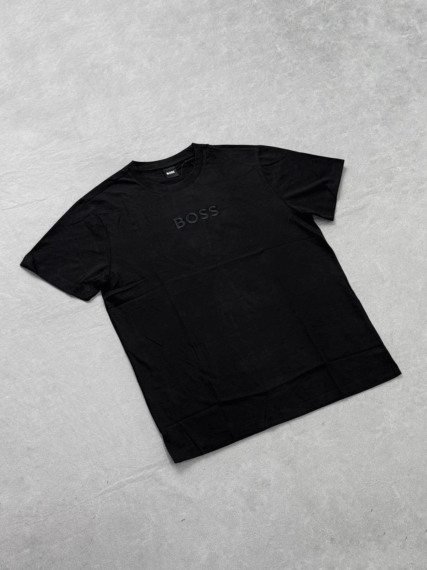 BOSS NEGRA LETRA BORDADO CENTRO