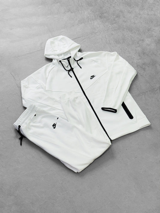 NIKE TECH BLANCO