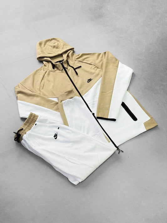 NIKE TECH CAFÉ BLANCO PT3
