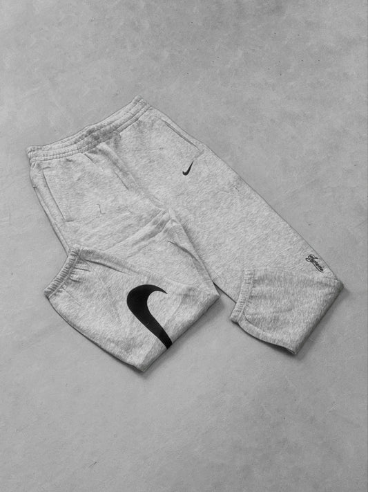 NIKE SUPREME GRIS