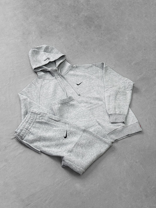 NIKE SUPREME GRIS