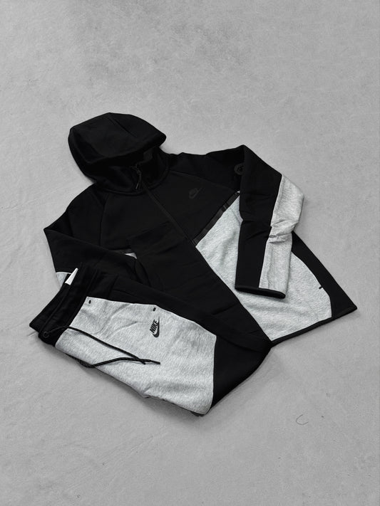 NIKE TECH GRIS/NEGRO PT3