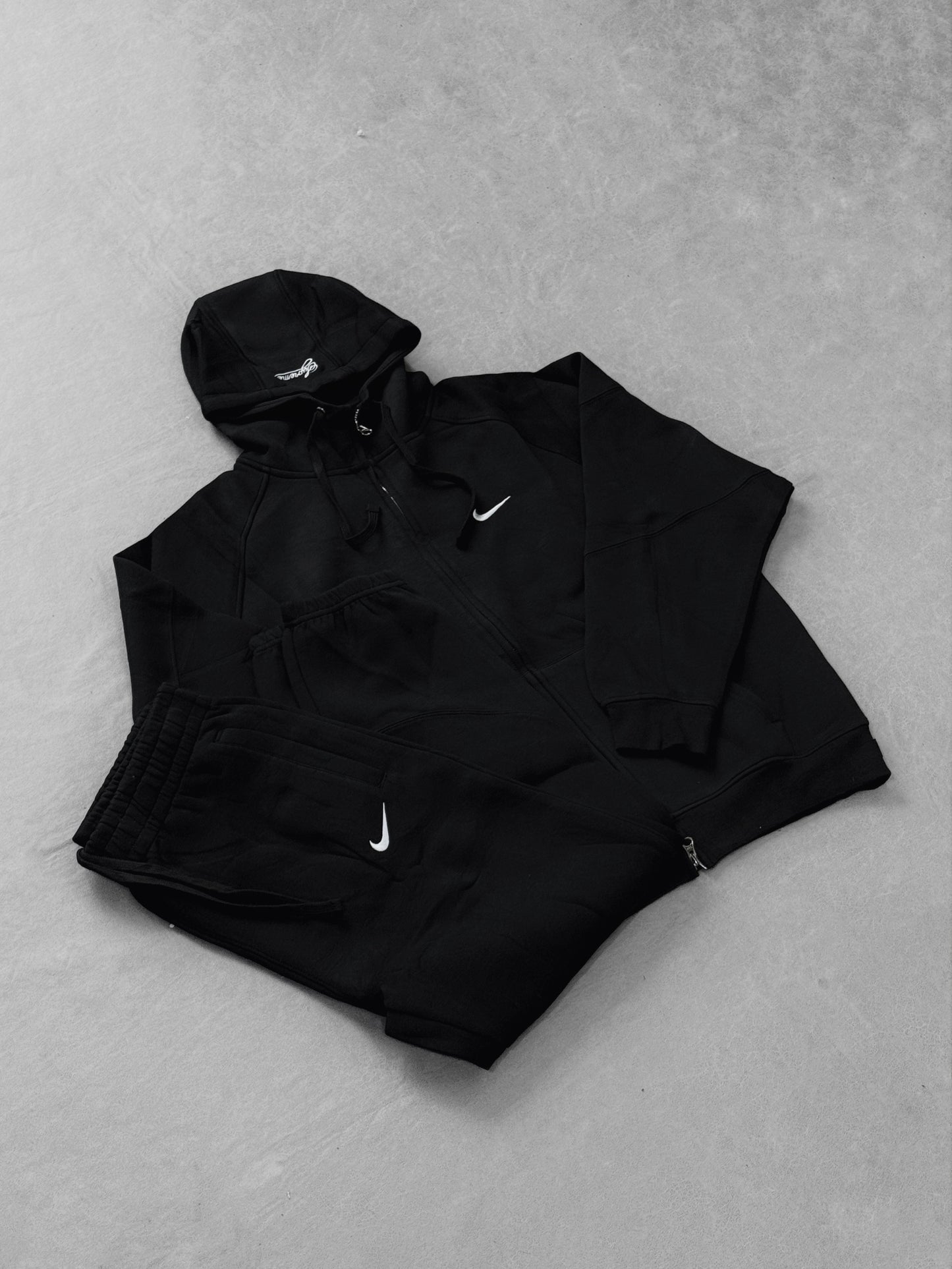 NIKE SUPREME NEGRO